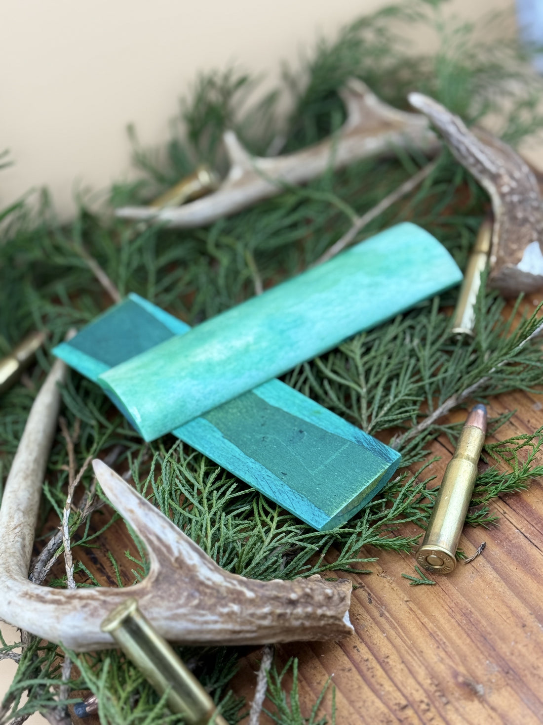 Crafting Precision Knives for Outdoor Professionals Using Premium Materials and Superior Steels