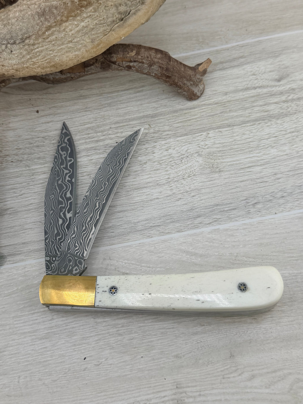 San Mi Damascus Trapper – Bleached Camel Bone