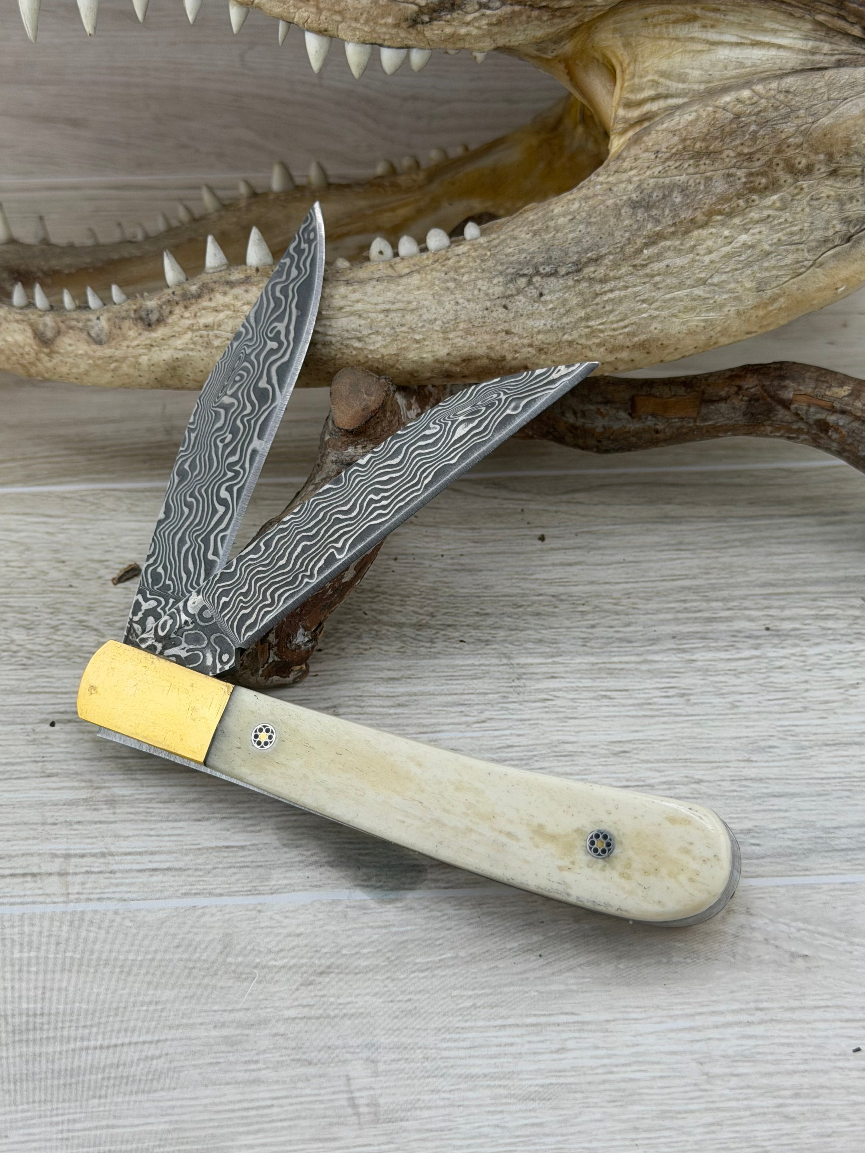 San Mi Damascus Trapper – Natural Camel Bone