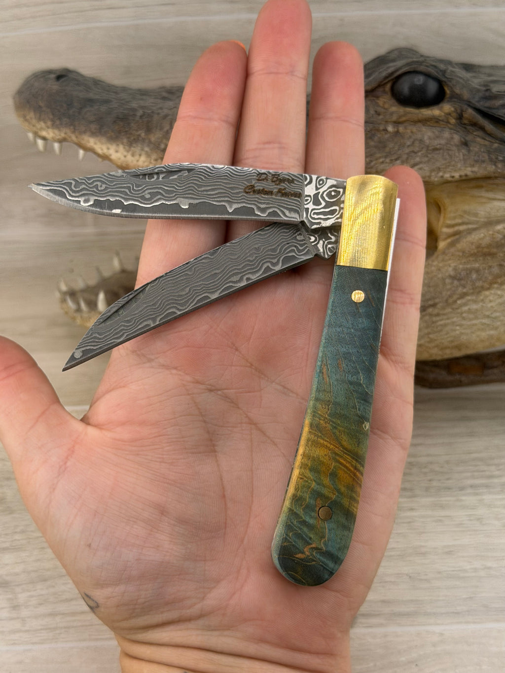San Mi Damascus Trapper – Blue Dyed Maple Burl