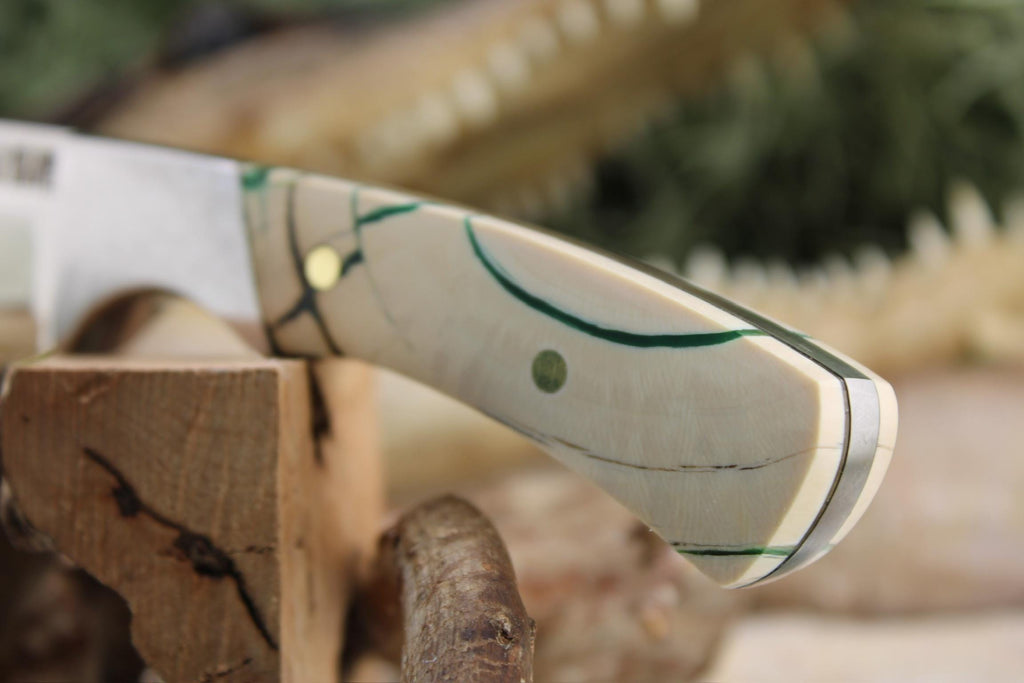 Drop Point with M-Tooth & Green Resin