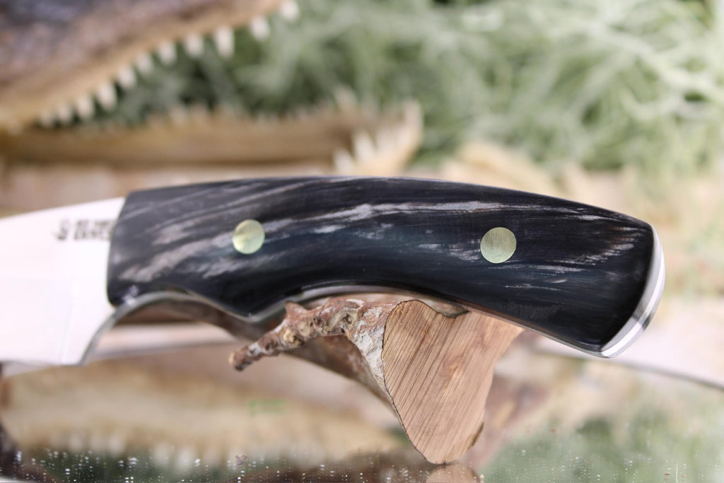 Harpoon Hunter with Black & White Buffalo Horn