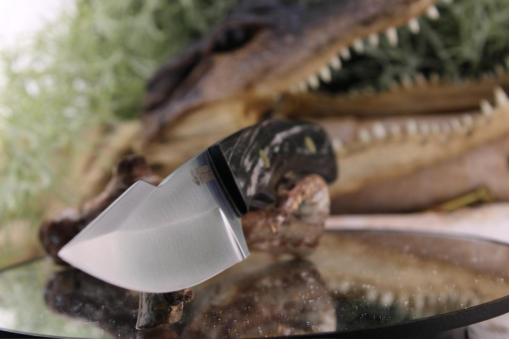 Harpoon Hunter with Black & White Buffalo Horn