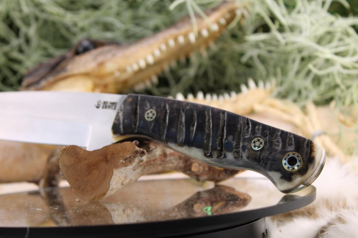 Handmade Red Hand Knives Trailing Point with Black Ram Horn Mosaic Pins and Mosaic Lanyard